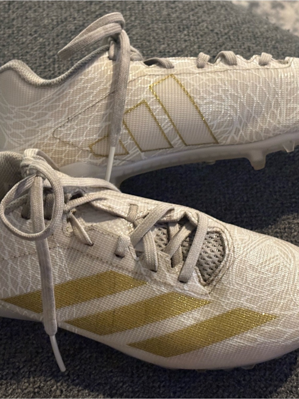 Women’s/Big Girls White and Gold Soccer Cleats size 5.5